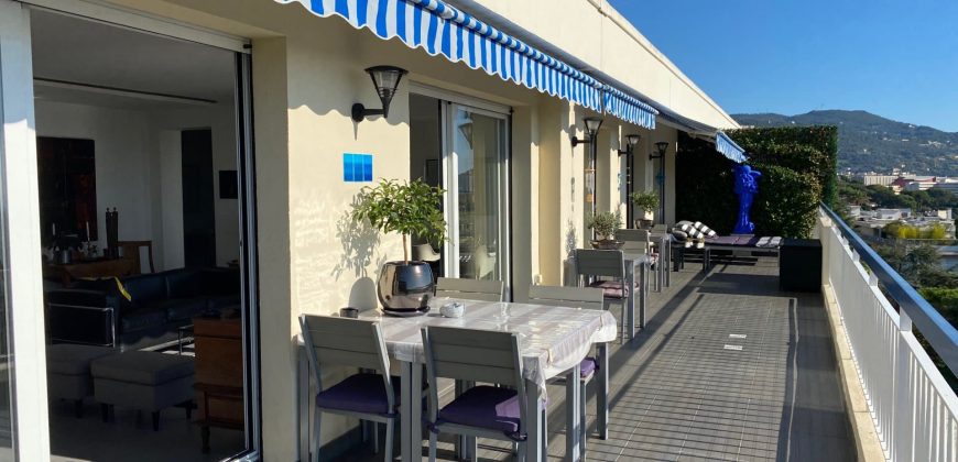 Nice – Nice Nord / Chambrun / Gairaut – 5P – Dernier étage – Vue Mer