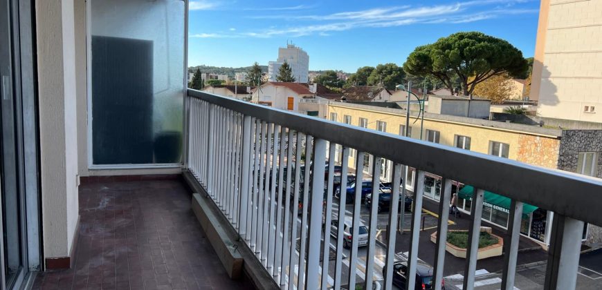 LE CANNET –  Grand studio avec terrasse – Exposition Ouest – Ascenseur – Cave