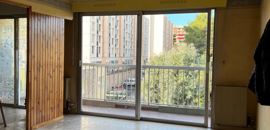 LE CANNET –  Grand studio avec terrasse – Exposition Ouest – Ascenseur – Cave