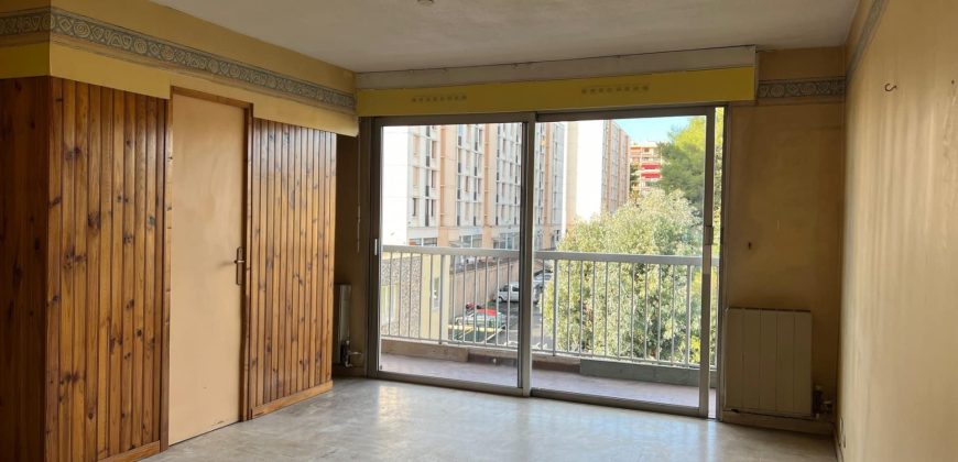 LE CANNET –  Grand studio avec terrasse – Exposition Ouest – Ascenseur – Cave