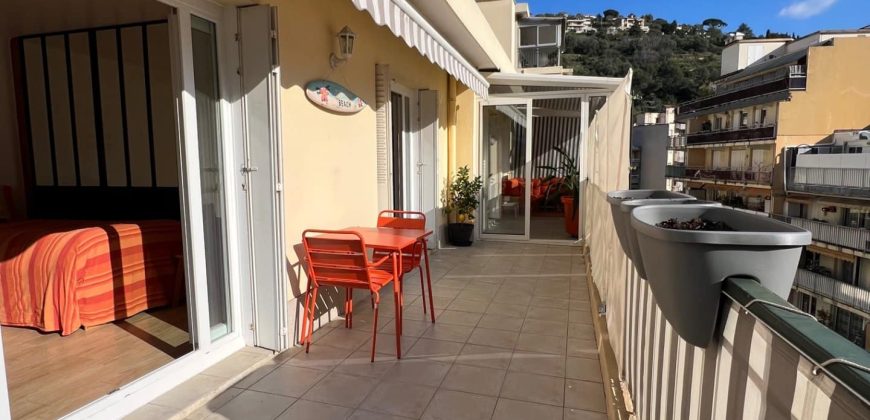 DERNIER ETAGE NICE, bas bd Madeleine Magnan , grand studio/F1, ascenseur, terrasse, vue dégagée, cave.