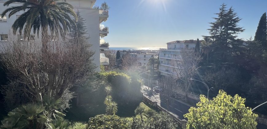 CIMIEZ  – T3 Grand 82m2, étage, terrasse, Garage fermé, vue ville et mer, Cave