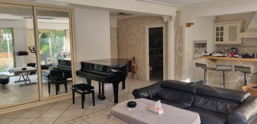 3 PIÈCES – NICE CIMIEZ – REZ DE JARDIN 130 M2 – GARAGE FERMÉ – CAVE – PROCHE COMMANDANT GEROME