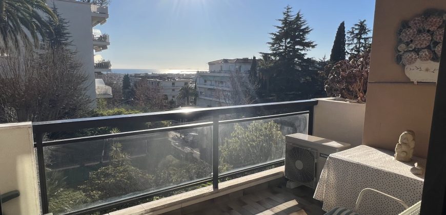 CIMIEZ  – T3 Grand 82m2, étage, terrasse, Garage fermé, vue ville et mer, Cave