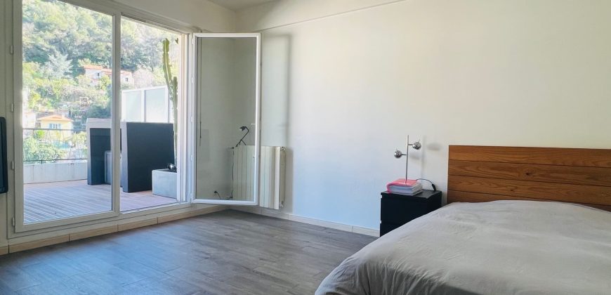 DERNIER ETAGE, bas bd Madeleine , 36,7 m² + superbe Terrasse 15m2 vue dégagée, immeuble Rometti 
