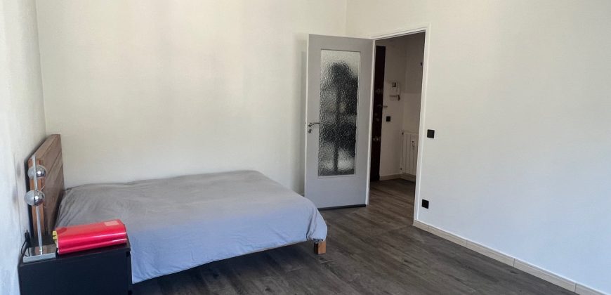 DERNIER ETAGE, bas bd Madeleine , 36,7 m² + superbe Terrasse 15m2 vue dégagée, immeuble Rometti 