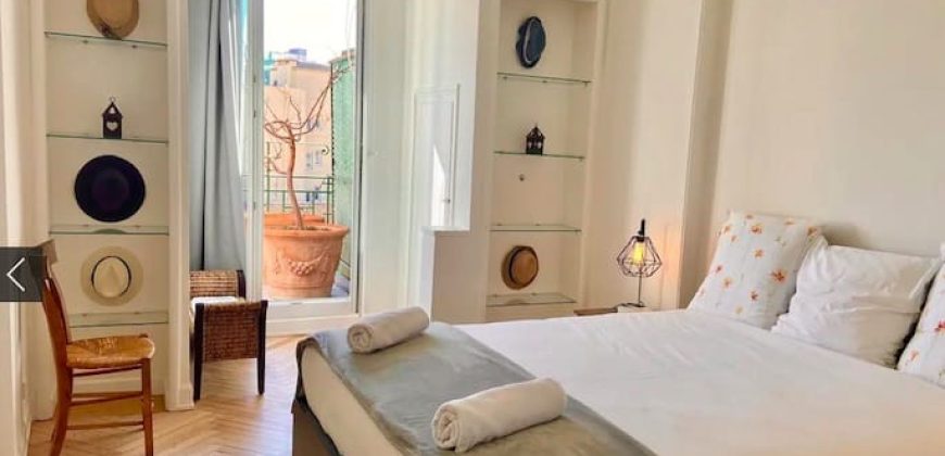 Nice Carré d’Or –  DERNIER ETAGE Sud  –  beau 3P + terrasse de 18m2 – ascenseur