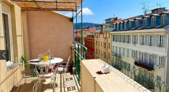 Nice Carré d’Or –  DERNIER ETAGE Sud  –  beau 3P + terrasse de 18m2 – ascenseur