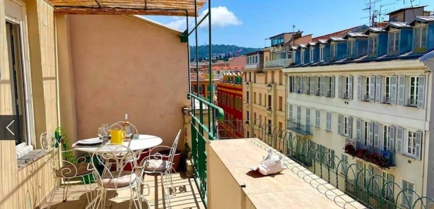 Nice Carré d’Or –  DERNIER ETAGE Sud  –  beau 3P + terrasse de 18m2 – ascenseur