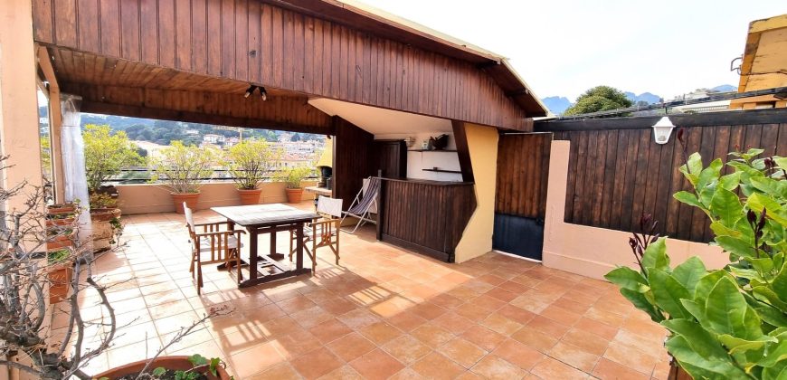 MENTON Jardins Biovès – Centre – 3 Pièces Dernier étage 66 m2 avec magnifique Terrasse de 70 m2 – Garage et Cave.