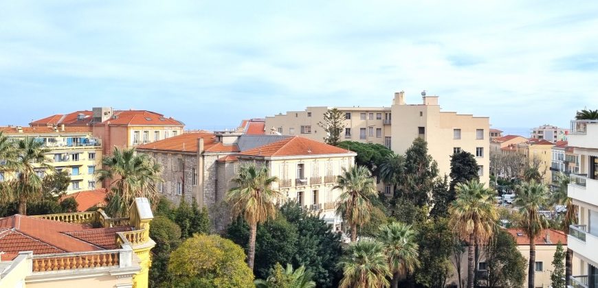 MENTON Jardins Biovès – Centre – 3 Pièces Dernier étage 66 m2 avec magnifique Terrasse de 70 m2 – Garage et Cave.