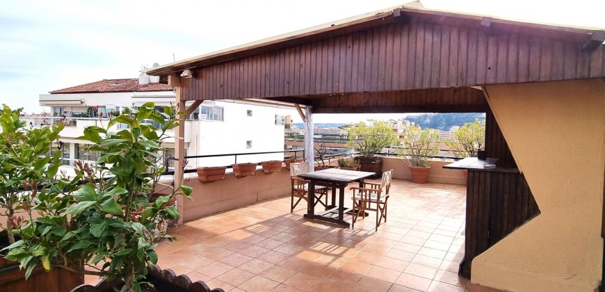 MENTON Jardins Biovès – Centre – 3 Pièces Dernier étage 66 m2 avec magnifique Terrasse de 70 m2 – Garage et Cave.