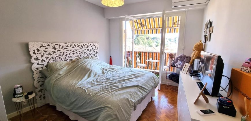 Nice Nord – Villa ARSON – Bel apparement 2 pièces de 55 m2 en étage avec terrasse, calme, Expo Sud, Belle vue dégagée.