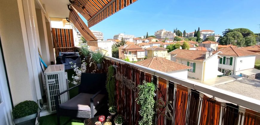 Nice Nord – Villa ARSON – Bel apparement 2 pièces de 55 m2 en étage avec terrasse, calme, Expo Sud, Belle vue dégagée.