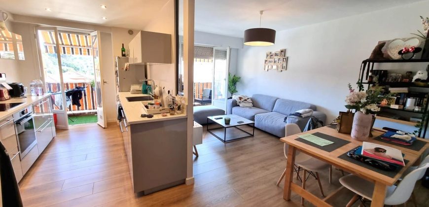 Nice Nord – Villa ARSON – Bel apparement 2 pièces de 55 m2 en étage avec terrasse, calme, Expo Sud, Belle vue dégagée.