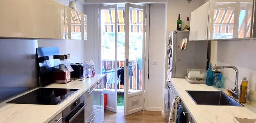 Nice Nord – Villa ARSON – Bel apparement 2 pièces de 55 m2 en étage avec terrasse, calme, Expo Sud, Belle vue dégagée.