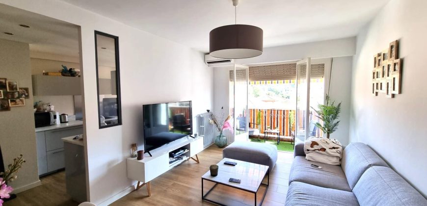 Nice Nord – Villa ARSON – Bel apparement 2 pièces de 55 m2 en étage avec terrasse, calme, Expo Sud, Belle vue dégagée.