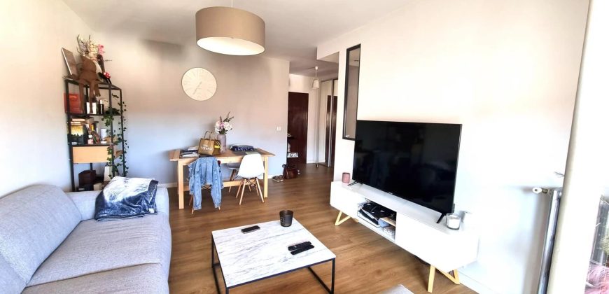 Nice Nord – Villa ARSON – Bel apparement 2 pièces de 55 m2 en étage avec terrasse, calme, Expo Sud, Belle vue dégagée.