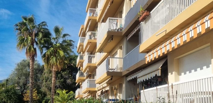 MENTON GARAVAN  à proximité du Port et de la Mer— Appartement 2 Pièces 43 m2 – dernier étage avec Terrasse – Garage et Cave.