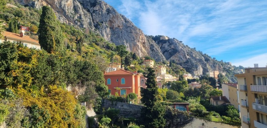 MENTON GARAVAN  à proximité du Port et de la Mer— Appartement 2 Pièces 43 m2 – dernier étage avec Terrasse – Garage et Cave.
