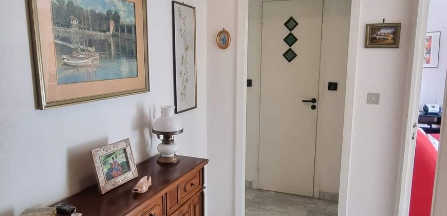 MENTON GARAVAN  à proximité du Port et de la Mer— Appartement 2 Pièces 43 m2 – dernier étage avec Terrasse – Garage et Cave.