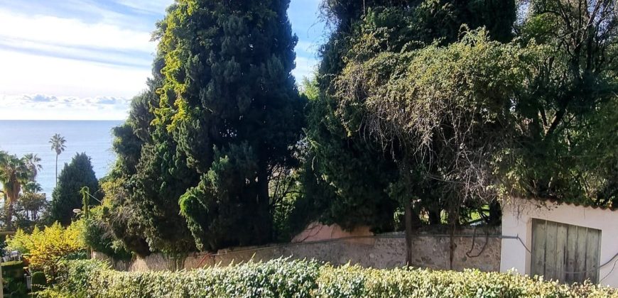 MENTON GARAVAN  à proximité du Port et de la Mer— Appartement 2 Pièces 43 m2 – dernier étage avec Terrasse – Garage et Cave.