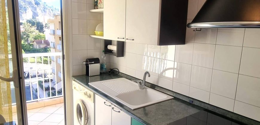 MENTON GARAVAN  à proximité du Port et de la Mer— Appartement 2 Pièces 43 m2 – dernier étage avec Terrasse – Garage et Cave.