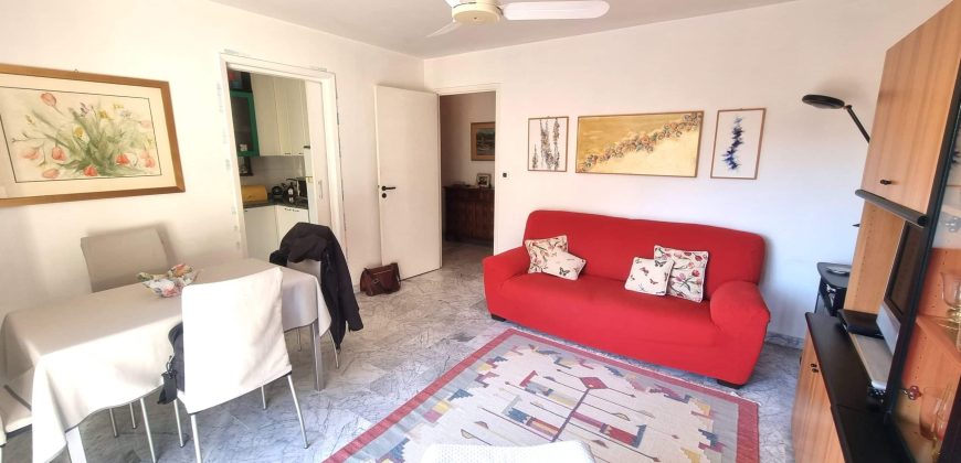 MENTON GARAVAN  à proximité du Port et de la Mer— Appartement 2 Pièces 43 m2 – dernier étage avec Terrasse – Garage et Cave.