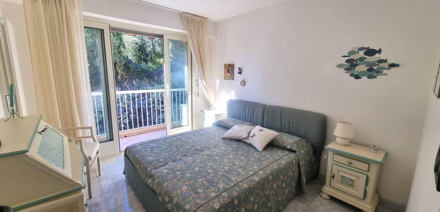 MENTON GARAVAN  à proximité du Port et de la Mer— Appartement 2 Pièces 43 m2 – dernier étage avec Terrasse – Garage et Cave.