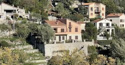 Aspremont – Villa provençale ( Divisée en appartements) , vue mer et village, fort potentiel, terrain plein sud.