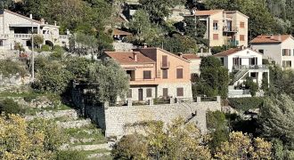 Aspremont – Villa provençale ( Divisée en appartements) , vue mer et village, fort potentiel, terrain plein sud.