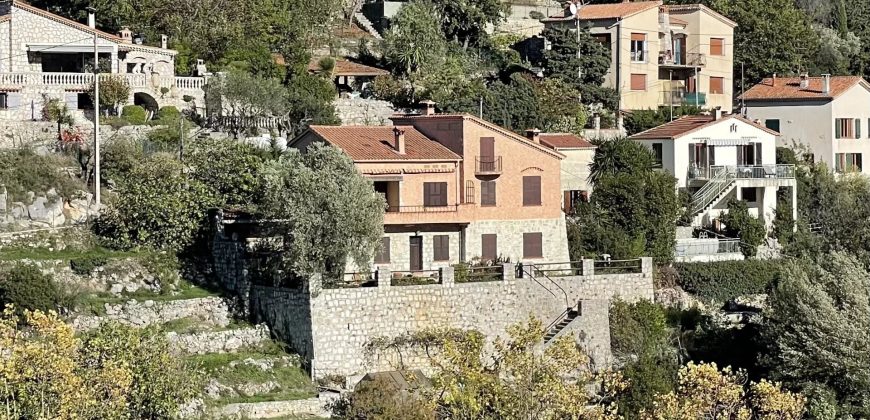 Aspremont – Villa provençale ( Divisée en appartements) , vue mer et village, fort potentiel, terrain plein sud.