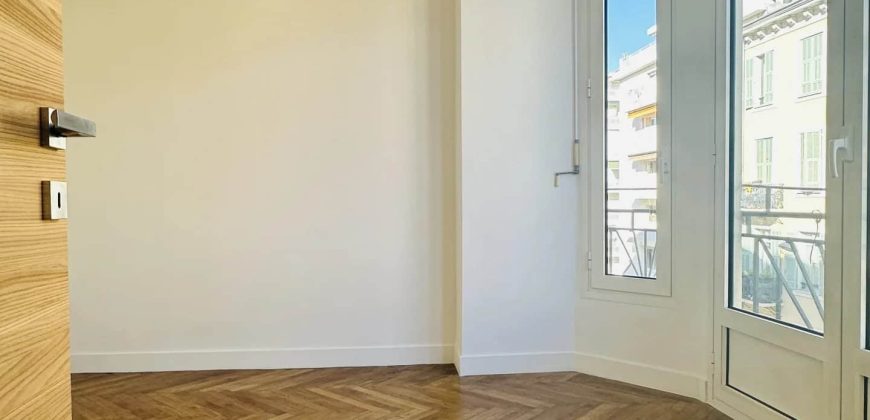 Nice PORT – 2/3p Art Deco, belle rénovation, ascenseur , clim