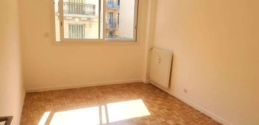 Nice Centre – Carré d’Or – Bel Appartement 4 pièces de 85 m2 entièrement Rénové.