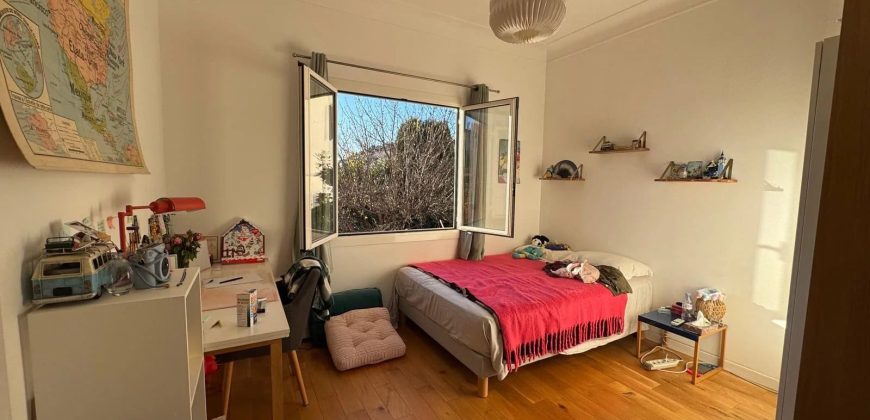 Nice Nord – Belle Maison superficie 95 m2 (Extension possible)  sur un beau terrain plat de 1000 m2 – piscine – Parking et Garage.