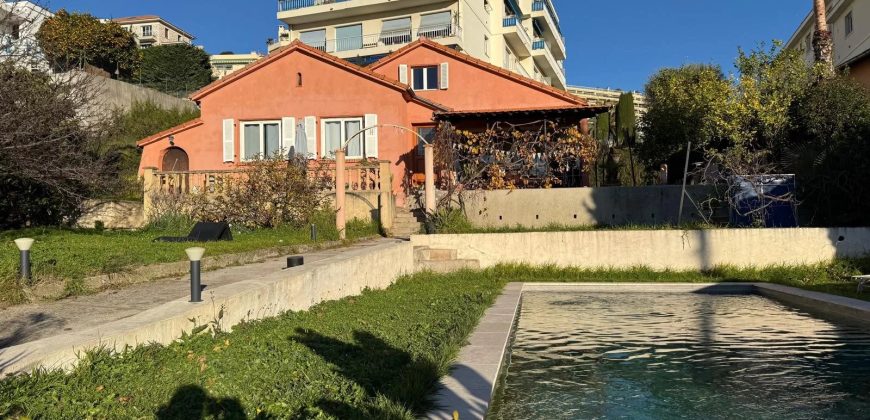 Nice Nord – Belle Maison superficie 95 m2 (Extension possible)  sur un beau terrain plat de 1000 m2 – piscine – Parking et Garage.