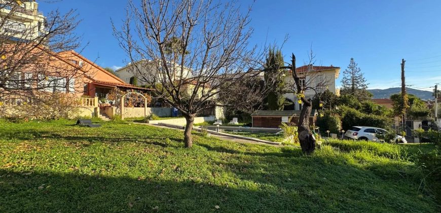 Nice Nord – Belle Maison superficie 95 m2 (Extension possible)  sur un beau terrain plat de 1000 m2 – piscine – Parking et Garage.