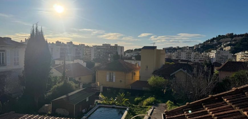 Nice Nord – Belle Maison superficie 95 m2 (Extension possible)  sur un beau terrain plat de 1000 m2 – piscine – Parking et Garage.