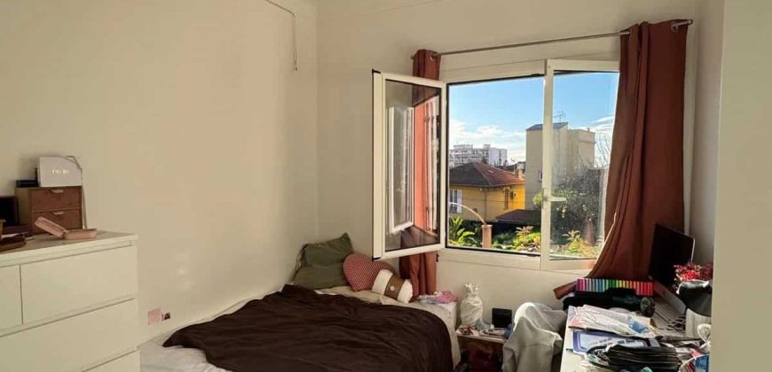 Nice Nord – Belle Maison superficie 95 m2 (Extension possible)  sur un beau terrain plat de 1000 m2 – piscine – Parking et Garage.