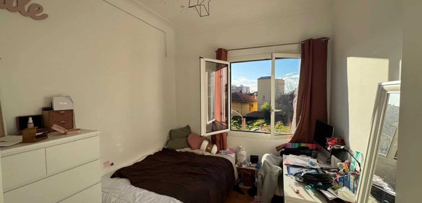 Nice Nord – Belle Maison superficie 95 m2 (Extension possible)  sur un beau terrain plat de 1000 m2 – piscine – Parking et Garage.