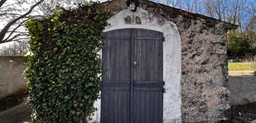 VILLECROZE – Superbe Bastide avec dépendance et piscine, terrain, bois et calme.