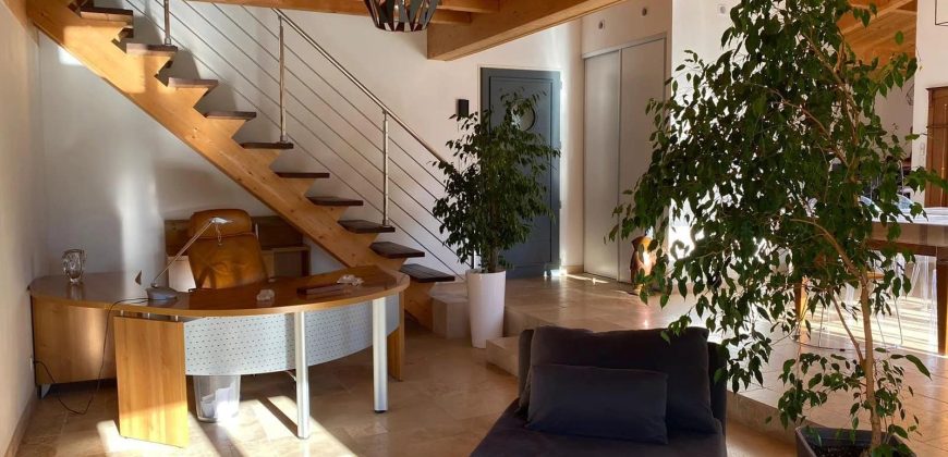 Salernes – Superbe maison écologique avec piscine, terrain, Excellent état ! un havre de paix