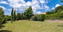 Villa Villecroze, proche village, plein sud, piscine, superbe terrain