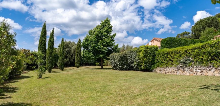 Villa Villecroze, proche village, plein sud, piscine, superbe terrain