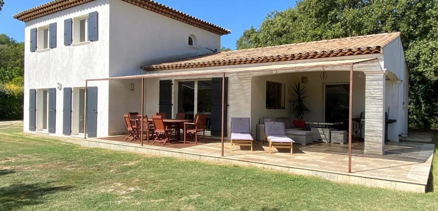 Salernes – Superbe maison écologique avec piscine, terrain, Excellent état ! un havre de paix