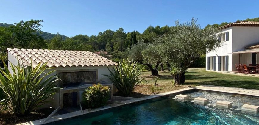 Salernes – Superbe maison écologique avec piscine, terrain, Excellent état ! un havre de paix