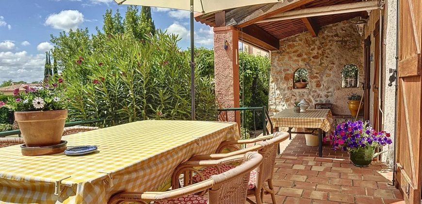 Villa Villecroze, proche village, plein sud, piscine, superbe terrain