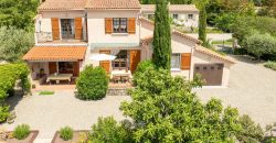 Villa Villecroze, proche village, plein sud, piscine, superbe terrain