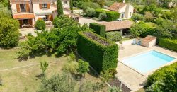 Villa Villecroze, proche village, plein sud, piscine, superbe terrain