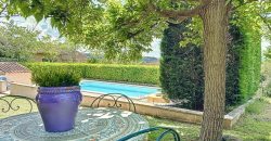Villa Villecroze, proche village, plein sud, piscine, superbe terrain